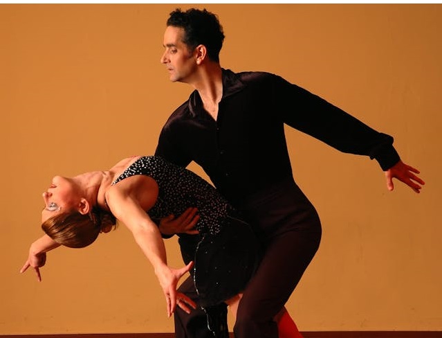 What Defines the Style of Salsa Dancing?