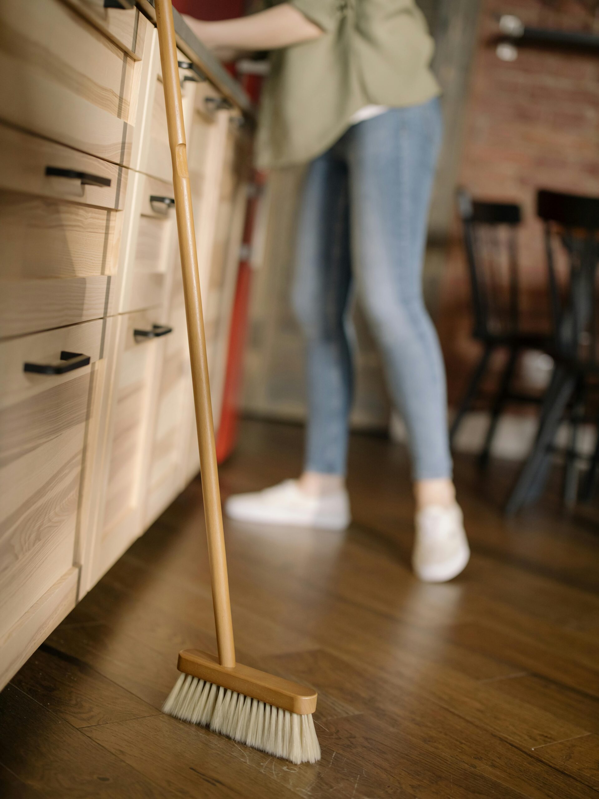 kniFrom Tenancy to Weekly Routines: How Smart Cleaning Keeps Singapore Homes Spotless