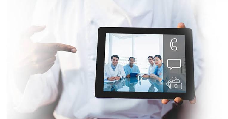 4 Ways Digital Dental Records Simplify Communication Between Providers