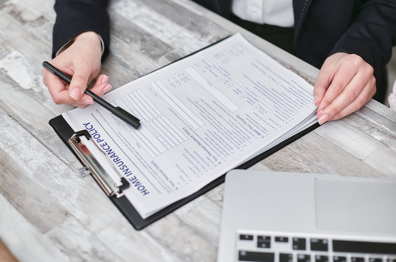 Smoker vs Non-Smoker Term Plans: What’s the Difference in Premiums?