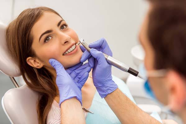 How Family Dentists Guide Teens Through Orthodontic Treatment